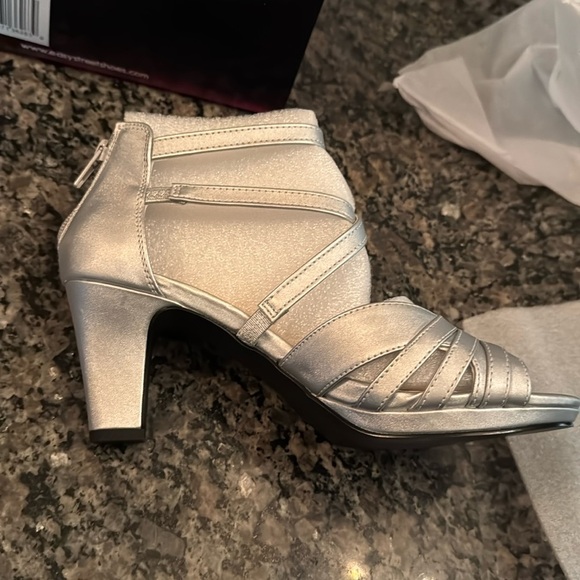 Easy Street silver satin Crissa heels NIB 7.5 - Picture 8 of 10
